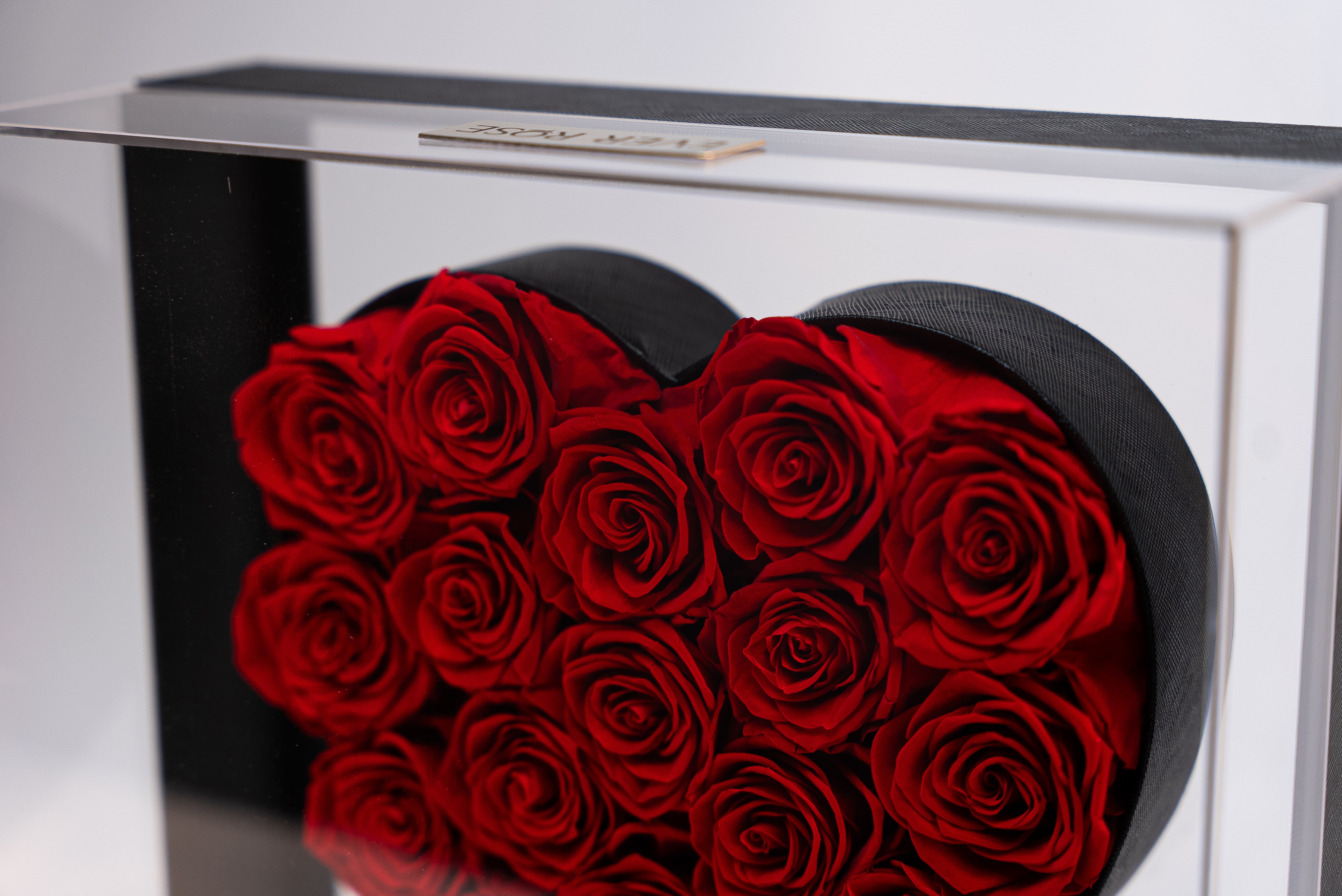 Caixa Acrílica Coração com Rosas Vermelhas Preservadas | 18 Rosas Eternas