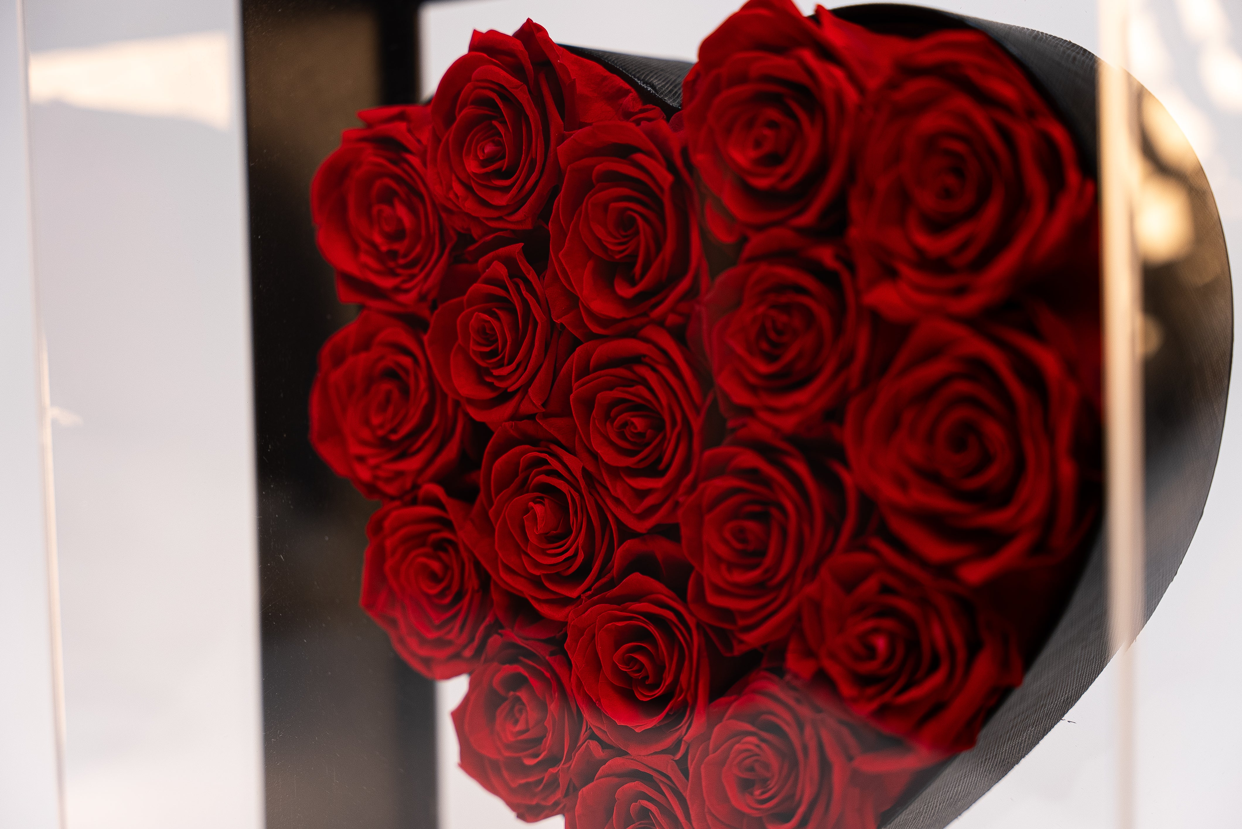 Caixa Acrílica Coração com Rosas Vermelhas Preservadas | 18 Rosas Eternas