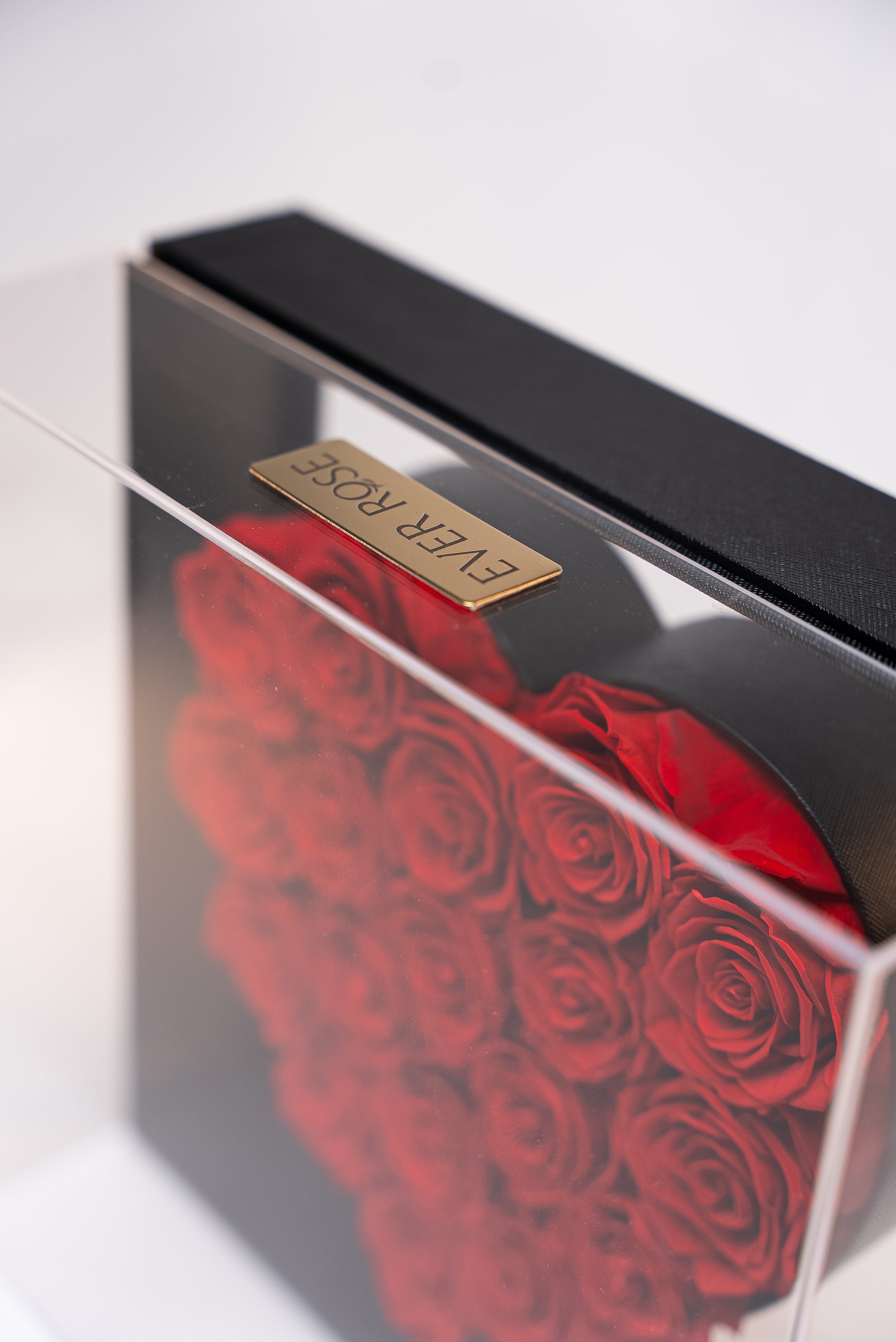 Caixa Acrílica Coração com Rosas Vermelhas Preservadas | 18 Rosas Eternas
