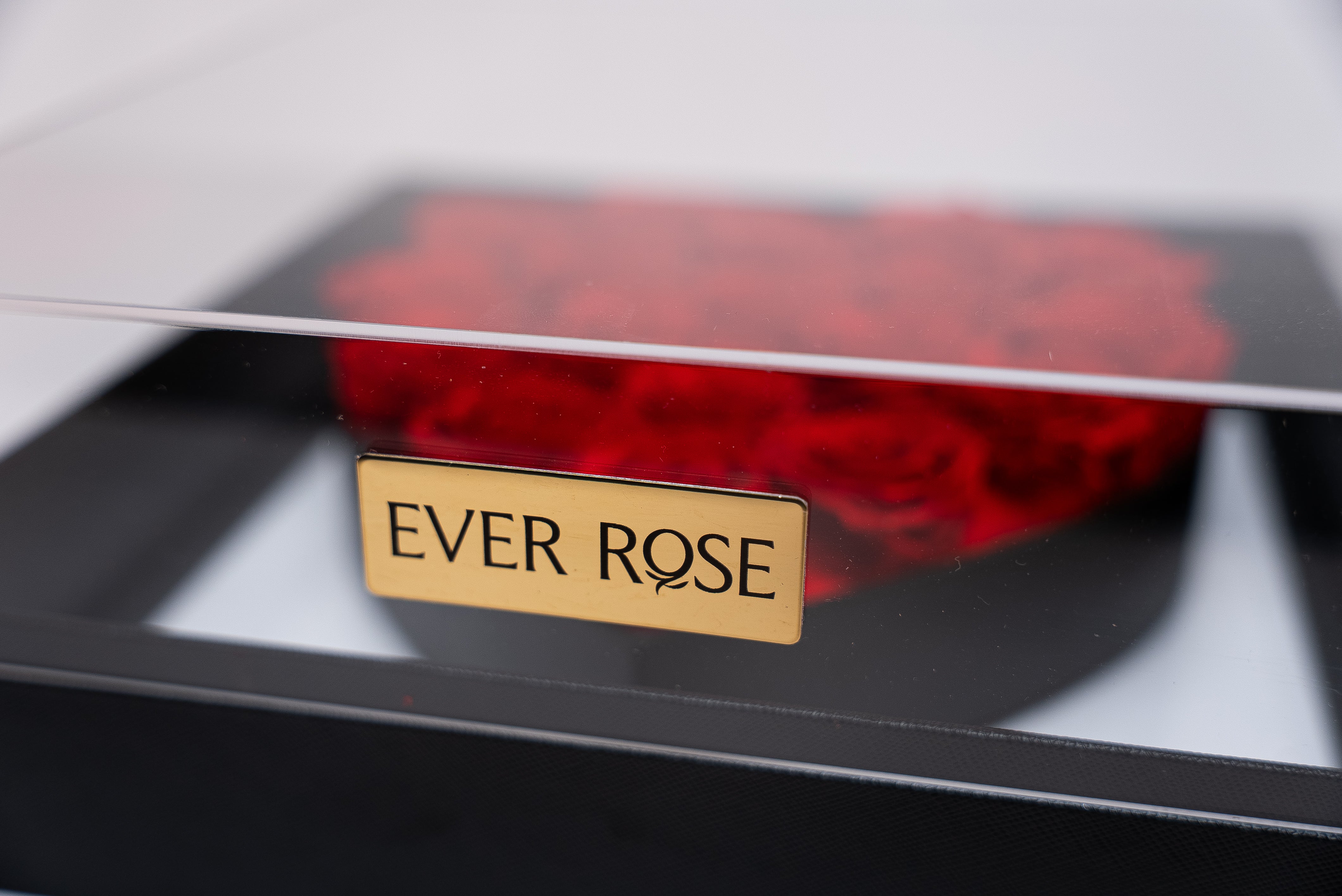 Caixa Acrílica Coração com Rosas Vermelhas Preservadas | 18 Rosas Eternas